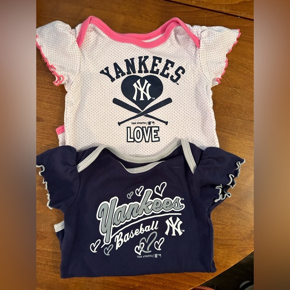 2 Genuine Merchandise Team Athletics New York Yankees onesies 18mos - Picture 8 of 8
